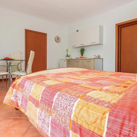 Gorgeous Apartment In Fazana With Wifi Exterior photo