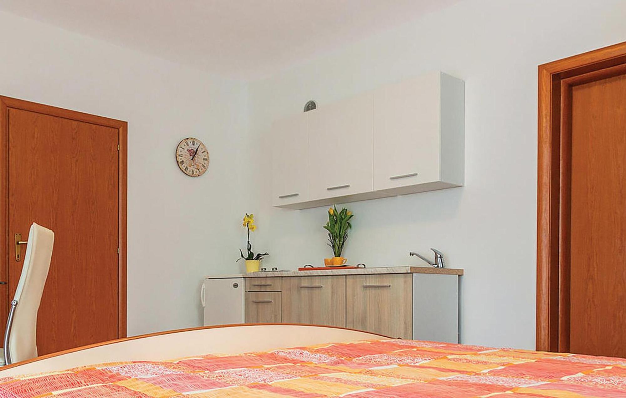 Gorgeous Apartment In Fazana With Wifi Exterior photo
