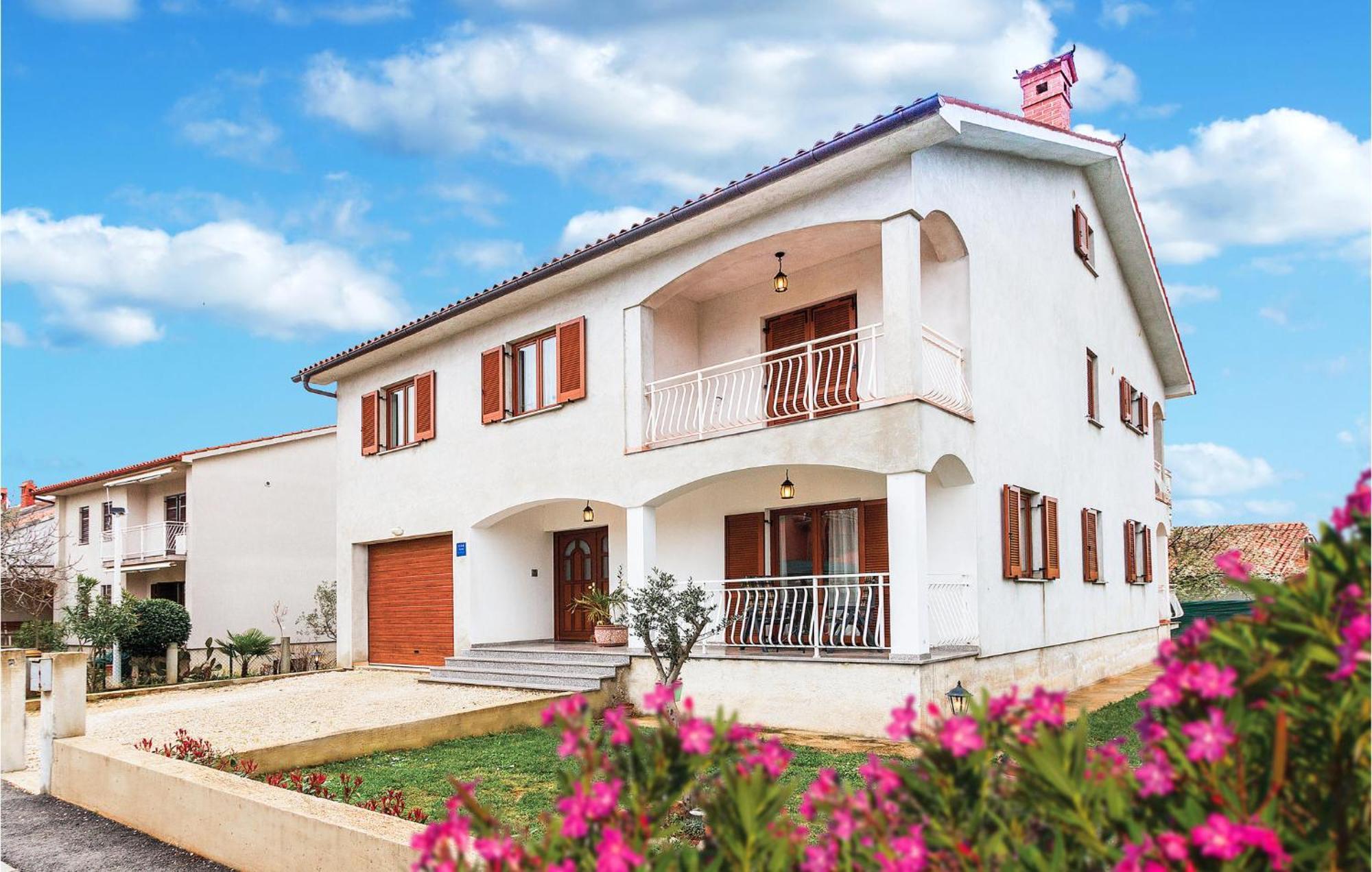 Gorgeous Apartment In Fazana With Wifi Exterior photo